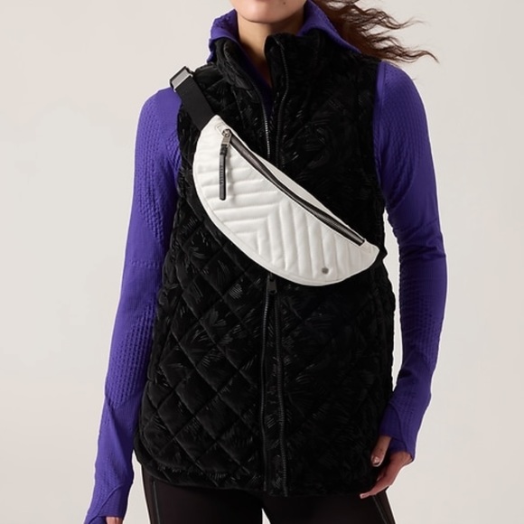 Athleta Handbags - Athleta Kinetic Shine Waistbag